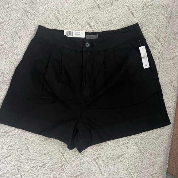 NWT Joie Pleated Shorts Size Medium - Picture 3 of 4